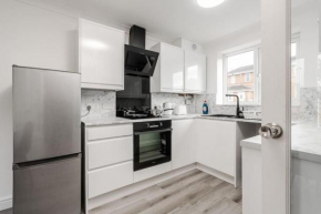 Cozy 3BR Home - Games - Sleeps 9